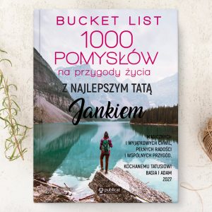 Okładka książki "Bucket List 1000 pomysłów na przygody życia z najlepszym tatą Jankiem", z pięknym widokiem góry i jeziora.