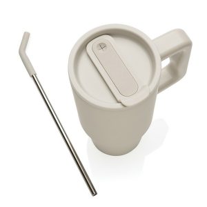 personalizowany-kubek-termiczny-dla-nauczycielki-prezent.jpg Biały kubek z pokrywką i metalową słomką obok, posiadający prosty design i wygodny uchwyt.