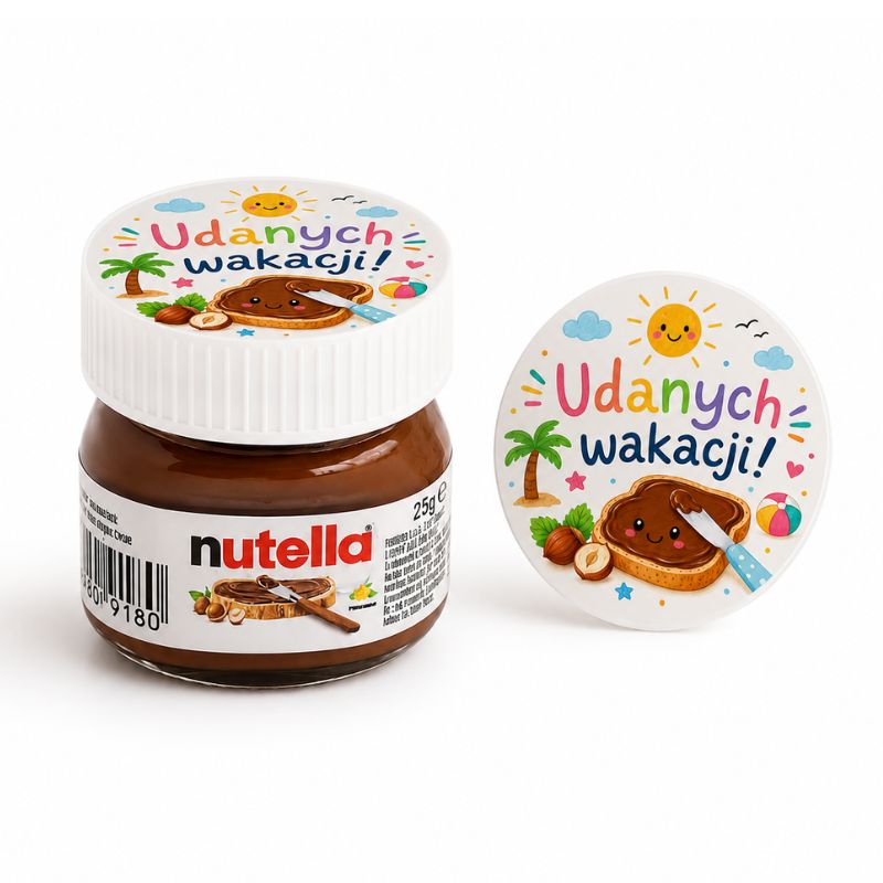 Słoik Nutelli z kolorową nakrętką z napisem "Udanych wakacji!" oraz rysunkami słońca i palm.
