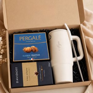 Elegancki box dla nauczycielki został zapakowany w pudełko z roślinnym wzorem i napisem „Dla Ciebie”.