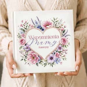 Księga „Wspomnienia Mamy” posiada miejsce na zdjęcia, wpisy i ilustracje rodzinne.