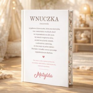 Personalizowana książka z bajkami dla wnuczki ma okładkę z definicją słowa „Wnuczka” i imieniem dziecka.