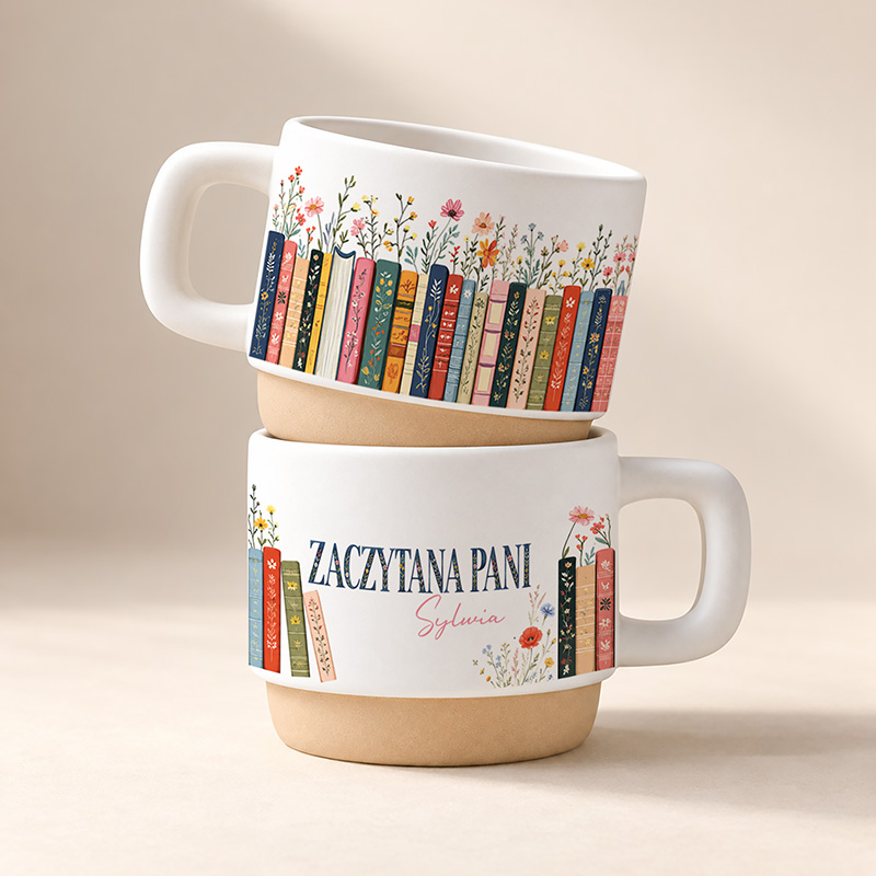 Personalizowany kubek dla szkolnej bibliotekarki z imieniem i motywem kolorowych książek.