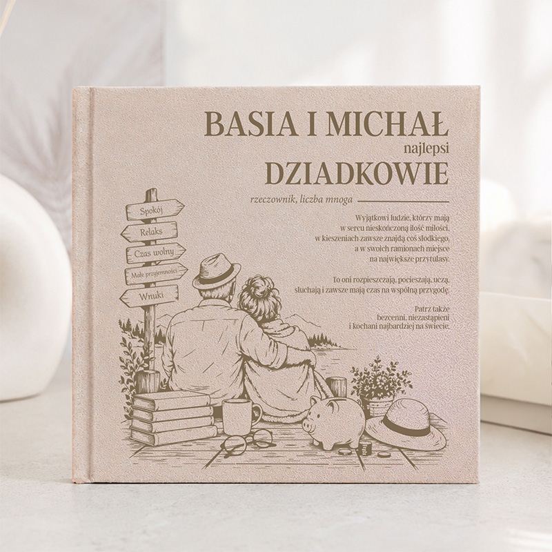 Album welurowy na zdjęcia z słownikową definicją słowa dziadkowie. Idealny na Dzień Babci i Dziadka jako łączony prezent dla ukochanych dziadków.