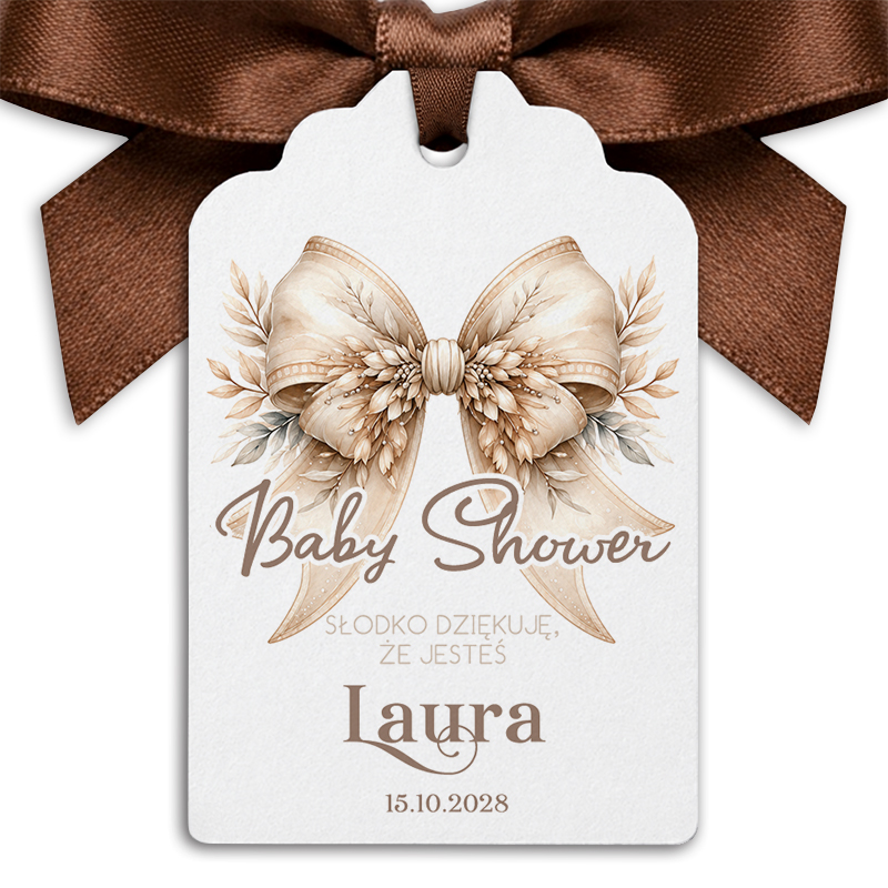 Personalizowana grzechotka z drażetkami, kokardką i ozdobną zawieszką jako słodkie podziękowanie dla gości na Baby Shower.