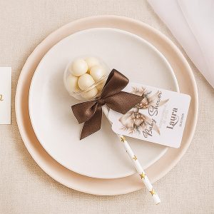 Personalizowana grzechotka z zawieszką dla gości na Baby Shower.