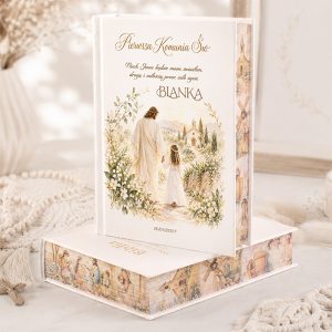 Personalizowana Biblia komunijna dla dziewczynki z ilustracją Jezusa prowadzącego dziecko.