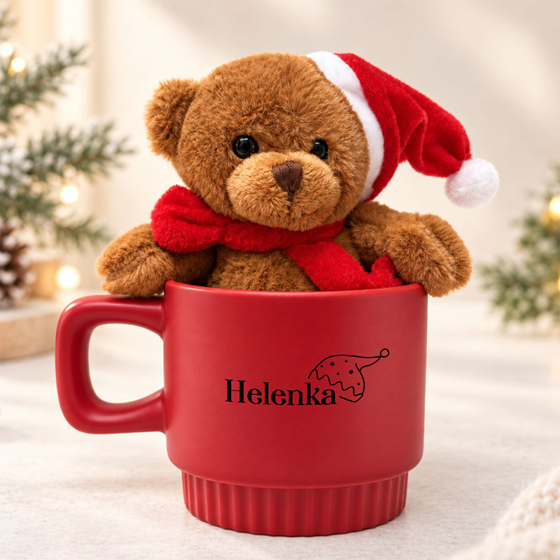 Kubek z imieniem i misiem na święta jako upominek.